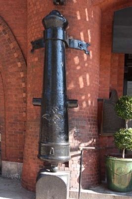 A cannon mounted to Poetter Hall near the marker image. Click for full size.