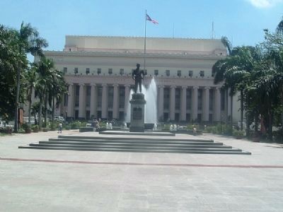 Liwasang Bonifacio, with the Manila Post Office in the Background. Click for full size. Liwasang Bonifacio, with the Manila Post Office in the Background image. Click for full size.