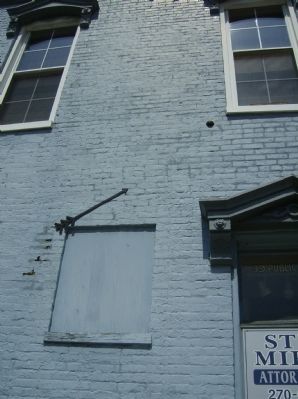 Metalic arrow on the "new" building, pointing to the cannonball image. Click for full size.