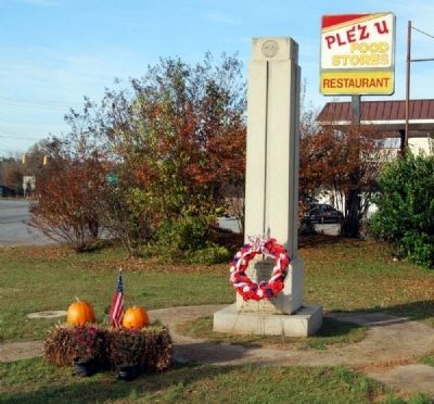 Calhoun Falls World War I and II Veterans Monument - South Side image. Click for full size.