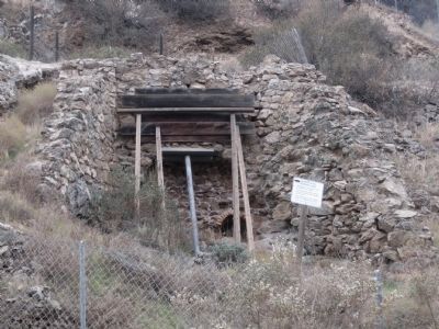 Kiln structure remains, located in Kiln Canyon image. Click for full size.