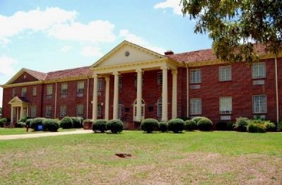 De La Howe Hall -<br>North Side. Click for full size. De La Howe Hall -<br>North Side image. Click for full size.