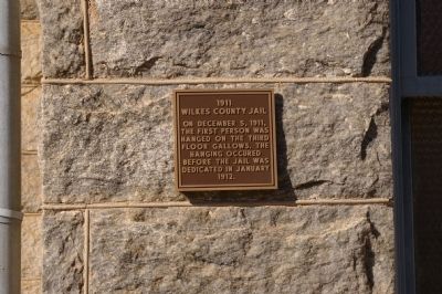 Plaque on Wilkes County Jail image. Click for full size.