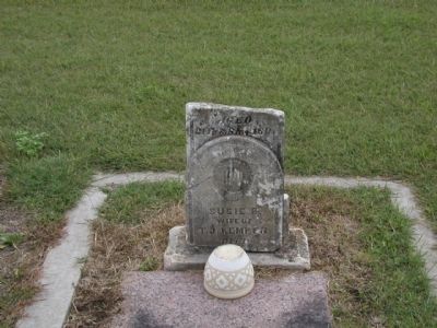 Susie B. Kemper Tombstone image. Click for full size.