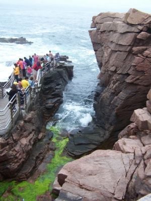 Thunder Hole viewing area.. Click for full size. Thunder Hole viewing area. image. Click for full size.