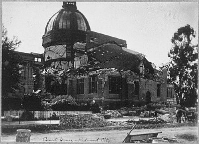 Courthouse Showing Damage From the 1906 San Francisco Earthquake image. Click for full size.