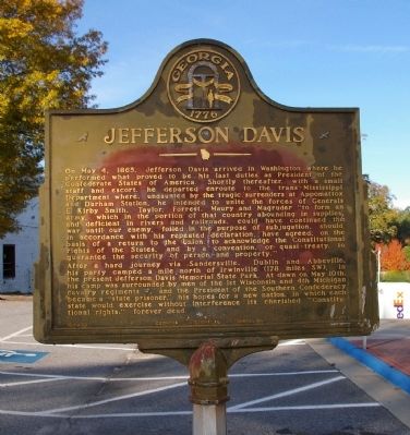 Jefferson Davis Marker before refurbishment. image. Click for full size.