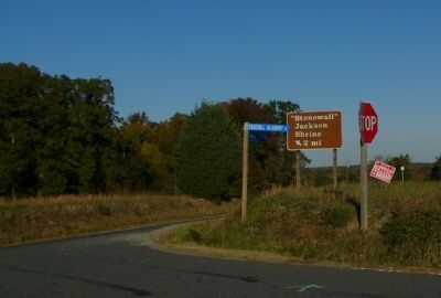 The route to the "Stonewall" Jackson Shrine is well marked. image. Click for full size.