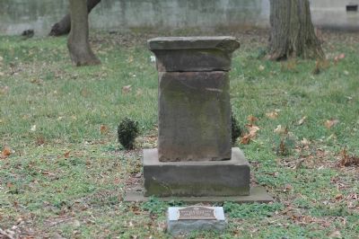Headstone and Plaque image. Click for full size.