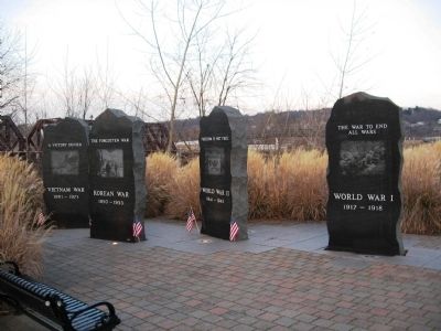 Shelton Veterans Monument image. Click for full size.