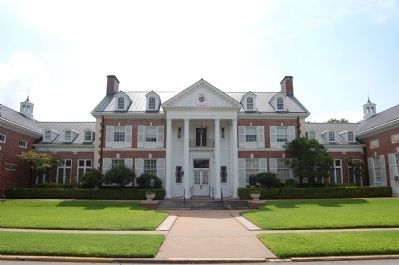 The Texas Federation of Women�s Clubs Headquarters and Marker image. Click for full size.