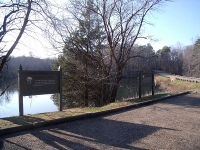 Colonial Parkway markers image. Click for full size.