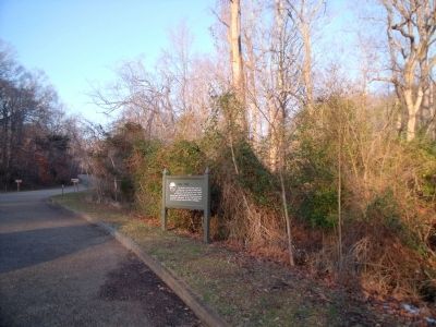 Mill Dam Marker on the Colonial Parkway image. Click for full size.