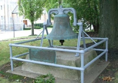 Ashland County Courthouse Bell and Marker image. Click for full size.