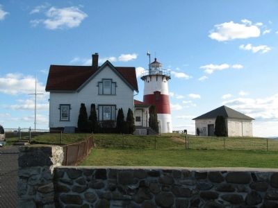Stratford Point Lighthouse and Keepers Cottage image. Click for full size.