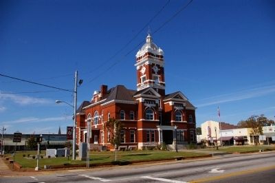 Monroe County Courthouse, built in 1825 image. Click for full size.