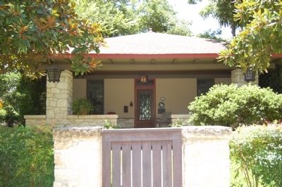 Hodnette House and Marker. Click for full size. Hodnette House and Marker image. Click for full size.