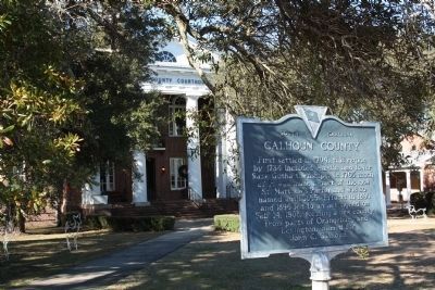 Calhoun County Marker and Courthouse image. Click for full size.