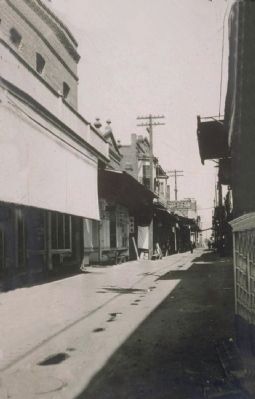 China Alley 1905 image. Click for full size.