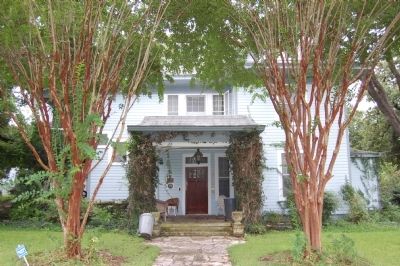 Jane Yelvington McCallum House. Click for full size. Jane Yelvington McCallum House image. Click for full size.