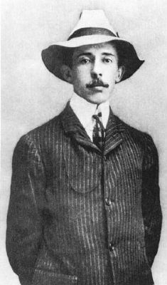Alberto Santos-Dumont - Brazilian aereonaut/aviator (1873-1932). Click for full size. Alberto Santos-Dumont - Brazilian aereonaut/aviator (1873-1932) image. Click for full size.