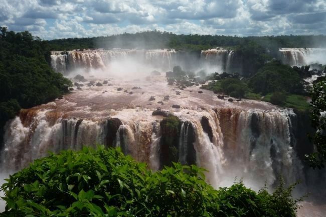 Argentine <i>Cataratas</i> viewed from Brazil - across the Rio Iguau image. Click for full size.