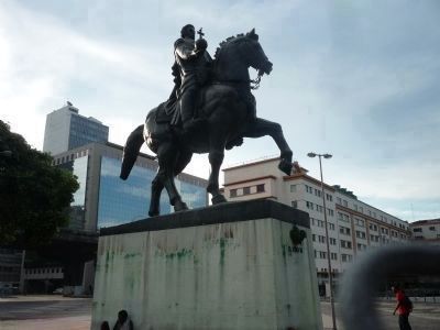 João [John] VI of Portugal - statue in Praça 15 de Novembro: image. Click for full size.