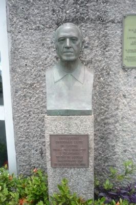 Cristov�o Leite de Castro marker and bust image. Click for full size.