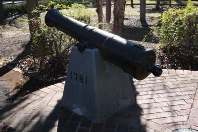 Revolutionary War Cannon image. Click for full size.