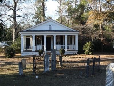 Pioneer Graveyard , shares location with "The Old Dixie Club Library" image. Click for full size.