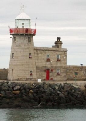 Howth Harbour Lighthouse image. Click for full size.