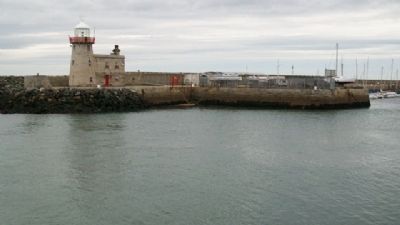 Howth Harbour Lighthouse image. Click for full size.