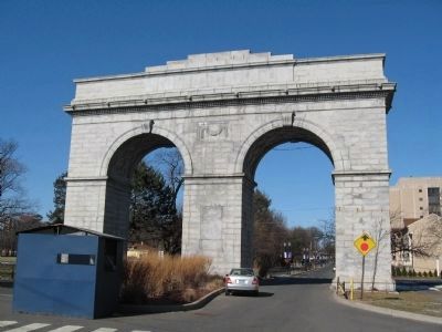 Perry Memorial Arch image. Click for full size.