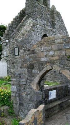 St Mary's Church / Eaglais Mhuire and Marker image. Click for full size.
