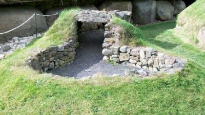 Structure Adjacent to Great Mound. Click for full size. Structure Adjacent to Great Mound image. Click for full size.