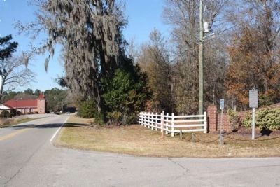 Battle of Stateburg Marker as seen looking northward along State Road 261. Click for full size. Battle of Stateburg Marker as seen looking northward along State Road 261 image. Click for full size.
