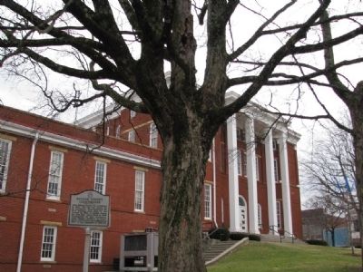 Putnam County Courthouse and Marker. Click for full size. Putnam County Courthouse and Marker image. Click for full size.
