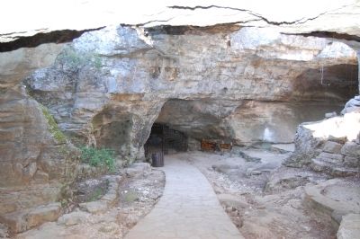 Entrance to Longhorn Caverns image. Click for full size.