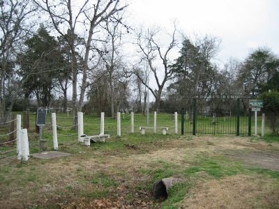 Hodge's Bend Cemetery with marker visible image. Click for full size.