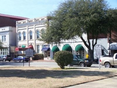Potter's Headquarters / Federal Order Of Battle Marker (R) seen along North Main Street. Click for full size. Potter's Headquarters / Federal Order Of Battle Marker (R) seen along North Main Street image. Click for full size.