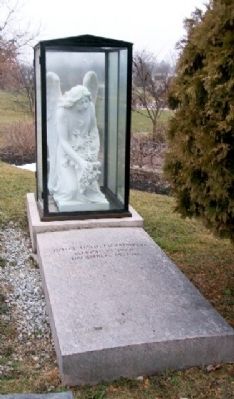 Washington Cemetery Grave Statuary. Click for full size. Washington Cemetery Grave Statuary image. Click for full size.