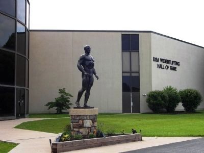 Bob Hoffman (1898 - 1985) Statue image. Click for full size.