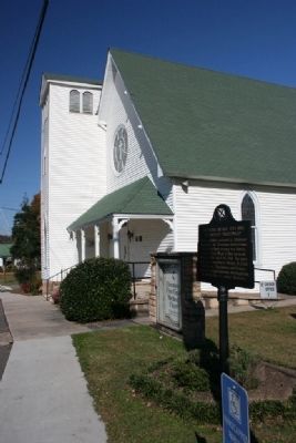 Ebenezer Hearn Marker Stands Next to Blounstville First United Methodist Chruch Founded 1818 image. Click for full size.