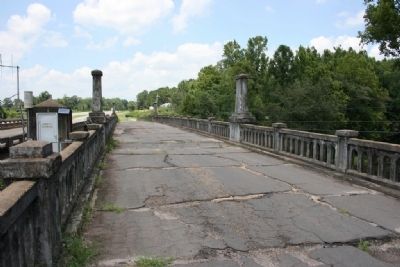 Veterans Memorial Bridge image. Click for full size.