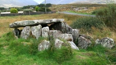 Srahwee or Altóir Megalithic Wedge Tomb image. Click for full size.
