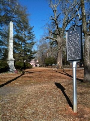 Marker and Memorial to Confederate Dead image. Click for full size.