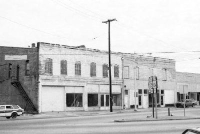 Mills & McBayer (left) and<br>Farmers' Alliance (right) Cotton Warehouses. Click for full size. Mills & McBayer (left) and<br>Farmers' Alliance (right) Cotton Warehouses image. Click for full size.