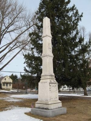 Litchfield Soldiers Memorial image. Click for full size.