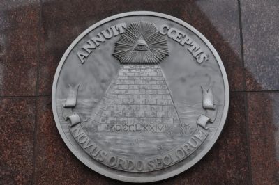 Annuit C�ptis seal at the Courthouse image. Click for full size.