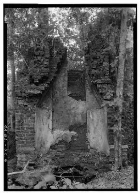 Crowfield Plantation Northeast chimney detail image. Click for full size.